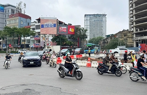 Bổ sung diện tích rào chắn thi công và phân luồng tổ chức giao thông phục vụ thi công Giai đoạn 1 thumb