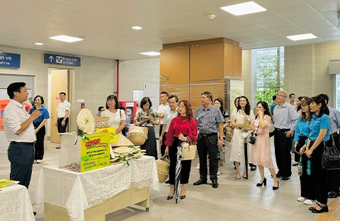 Công đoàn - Đoàn Thanh niên Ban Quản lý đường sắt đô thị Hà Nội mở rộng chiến dịch “Metro Zero Waste”, tuyên truyền nâng cao ý thức bảo vệ môi trường Xanh – Sạch – Đẹp thumbnail